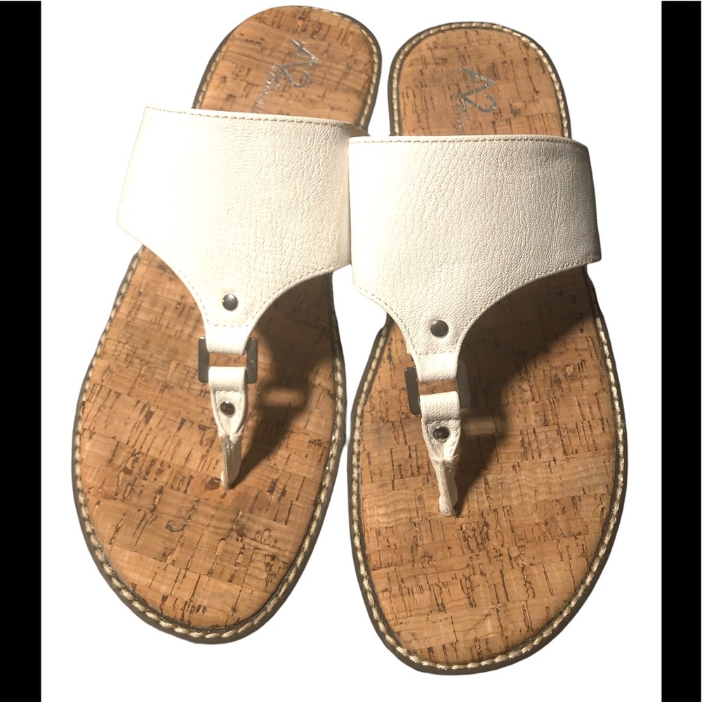 Aerosoles A2 Size 9 Medium White Faux Leather T Strap Sandals